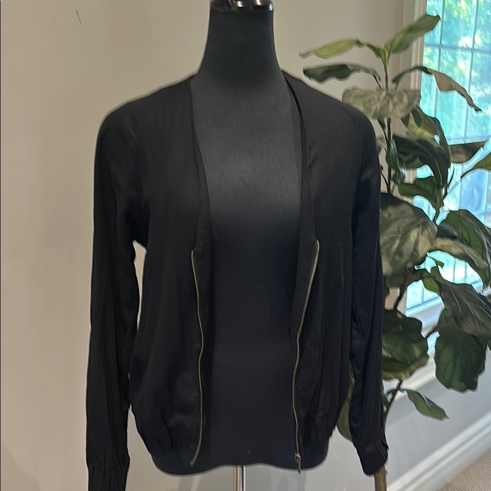 UNIQLO BLACK 100% COTTON LIGHTWEIGHT ZIP FRONT JACKET